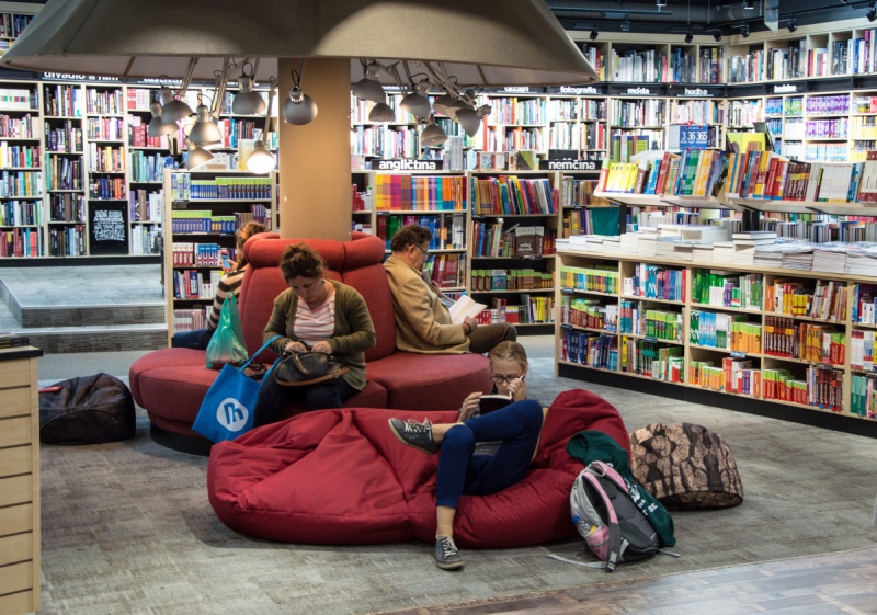vitrine-NICE-min_books_bookstore_book_reader_readers_reading_shop_sale_books-849006