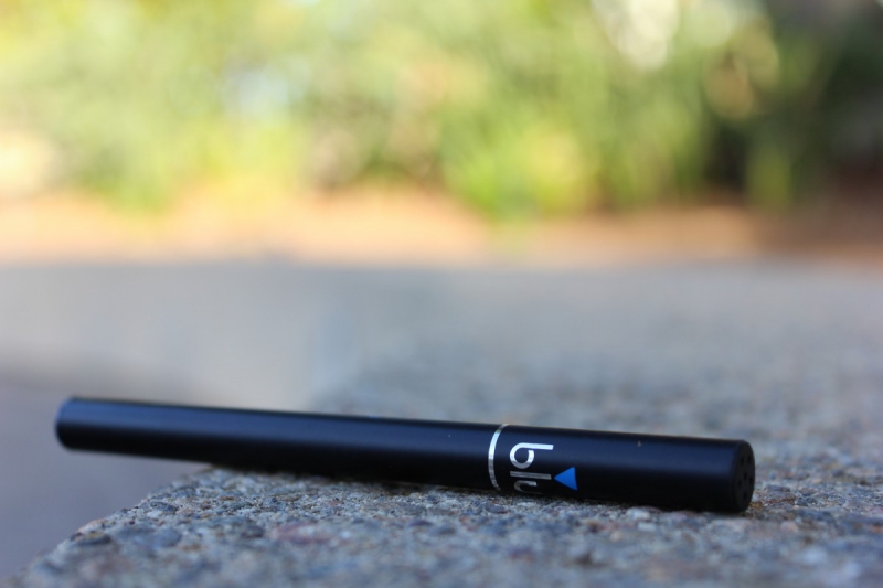 vitrine-NICE-min_e_cigarette_vaping_blu_cigs_blu_electronic_cigarette_tobacco_cigarette_smoke-637061