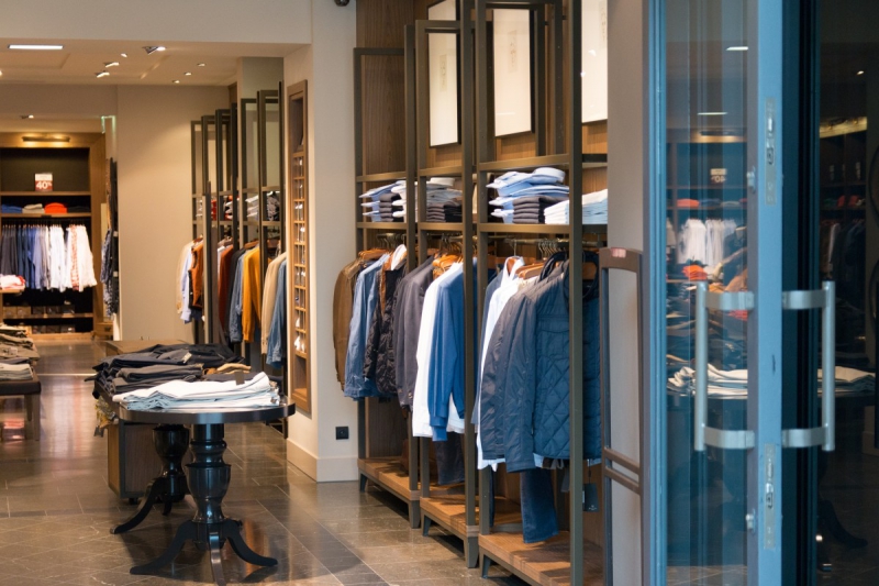 vitrine-NICE-min_shop_clothes_clothing_shopping_mall_shopping_kielce_crown_poland-862477